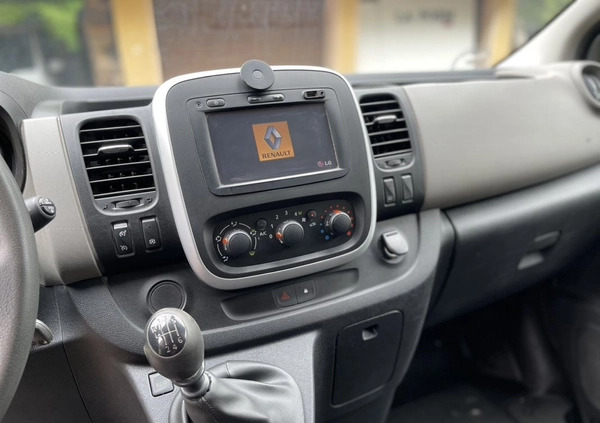 Renault Trafic cena 36000 przebieg: 186000, rok produkcji 2015 z Czarne małe 562